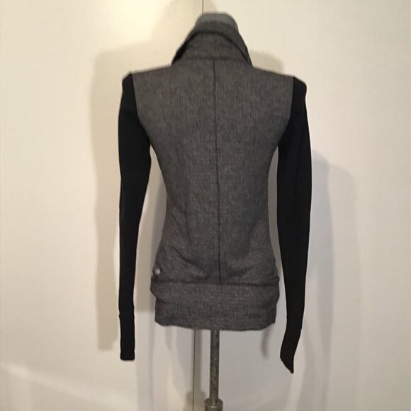 Lululemon Daily Yoga Jacket Reversible Slub Denim Polar Haze/Black Size 2 - Picture 5 of 14